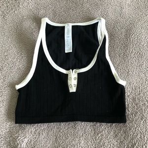 BLACK CROPPED TANK TOP